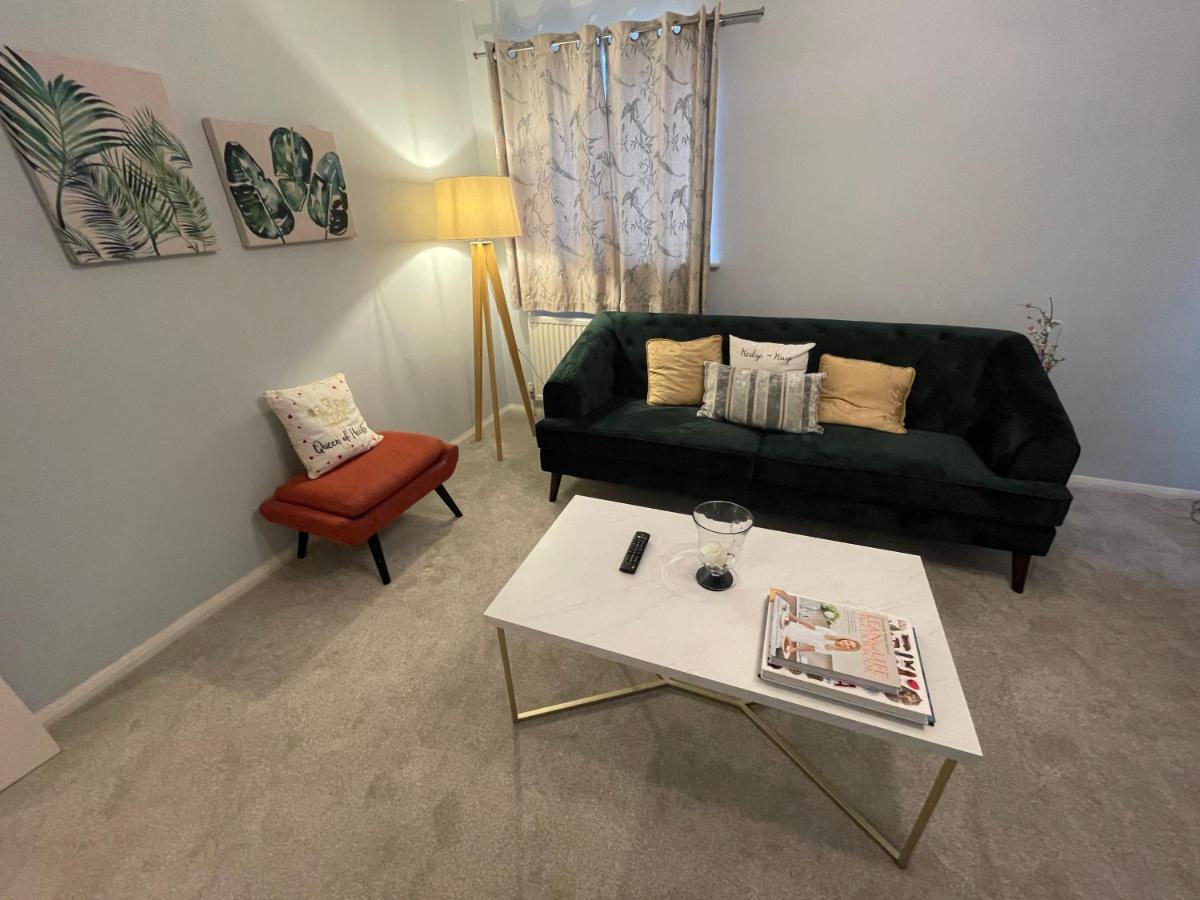 2 Bedroom Apartment Near Southfields Лондон Екстер'єр фото