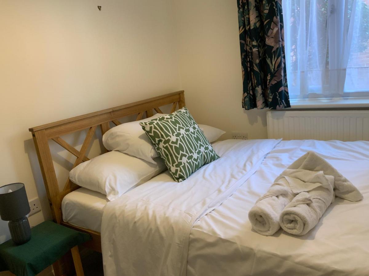 2 Bedroom Apartment Near Southfields Лондон Екстер'єр фото