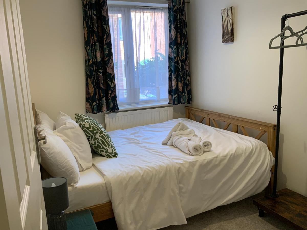 2 Bedroom Apartment Near Southfields Лондон Екстер'єр фото